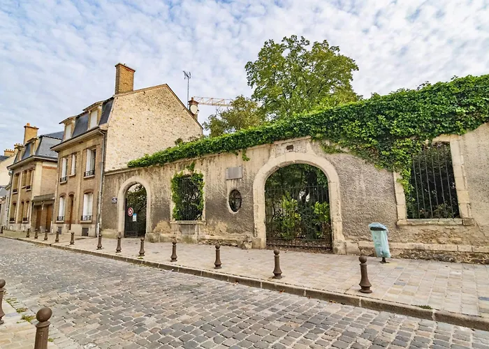 La Reverie Apartment *